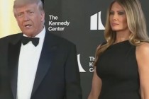 美媒：现身肯尼迪表演艺术中心观看演出遭抗议，特朗普本人回应