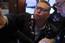 盘前：纳指期货涨0.83% 全球股市小幅走高