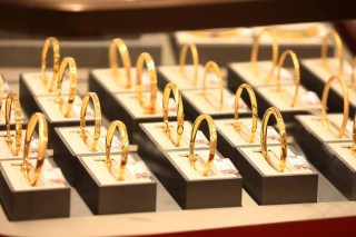 周大福六个月关店606家，金价年内涨超50%，金饰品牌却陷“闭店潮”