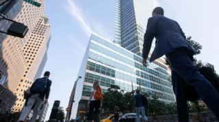 美国这一关键商业领域拥有巨额贸易顺差，但其就业岗位在贸易战中岌岌可危