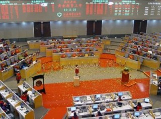 如何认知特定金融交易的内涵？这种交易在市场中有何作用？