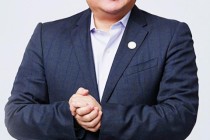 梅向荣自首，其妹梅亚萍“代理人”现身接待点，传达两套偿付方案！实探上海办公地：大批员工也深陷投资泥潭