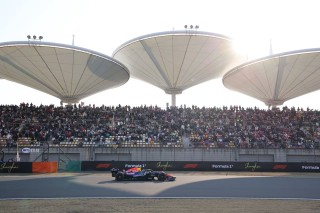 现场直击｜3天23万人次观众涌入上赛场，F1引爆上海文商旅体展消费