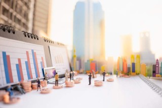 如何分析房地产市场未来走向？房地产市场未来发展受哪些因素影响？