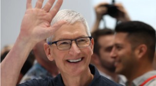 外盘头条：特朗普暂停部分经济体关税 前财长称美国已丧失大量信誉 iPhone若迁回美国生产 成本或飙升逾90%