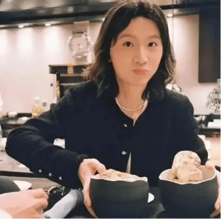 留长发、穿女装、化浓妆……好利来执行总裁罗昊突然转型“美女”，他怎么了？