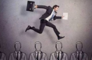 如何分析电影行业档期变动与金融的关联？电影撤档对影视投资有什么影响？