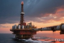 原油交易提醒：供应过剩担忧情绪施压油价再次回落，谨防重回前期低点