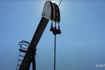 伊朗警告油价200美元+海峡商船再遭袭，IEA紧急释放创纪录储备