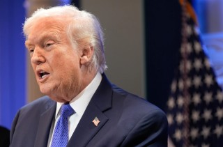 特朗普称美方“基本摧毁”伊朗海军总部