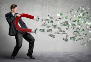 如何实施期权制兑换的策略？这种策略的可行性和效果如何评估？