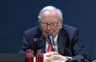 重磅！2025巴菲特股东大会问答一览：贸易不应成为武器 市场波动实属常态 突然宣布年底卸任CEO