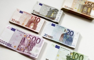 如何理解购买外汇原因？购买外汇对金融资产配置有何作用？