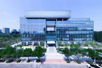 告别多副眼镜的困扰！专家解读：郑州中视眼科“新复明”手术如何一键重启年轻视界