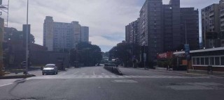 委内瑞拉变局40小时：惶惑民众排长队在超市扫货，华人社区自发巡逻