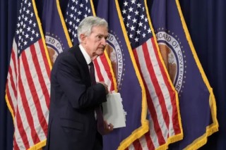 美联储维持基准利率不变 仍预计今年将再降息两次