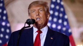 外盘头条：特朗普暂停部分经济体关税 前财长称美国已丧失大量信誉 iPhone若迁回美国生产 成本或飙升逾90%