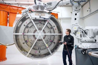 发动机部门收入强劲，梅尔罗斯工业实现税前利润扭亏