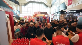 美的全面风空调联手《飞驰人生3》打造新春快闪活动，将新年好风送万家