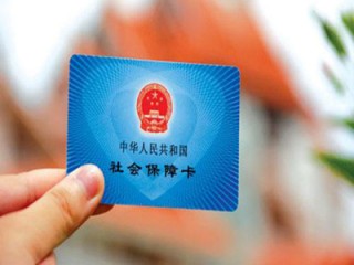 如何正确理解社保卡的功能和作用？这种功能和作用在实际使用中有哪些体现？