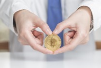 如何判断黄金价格的周期性波动？