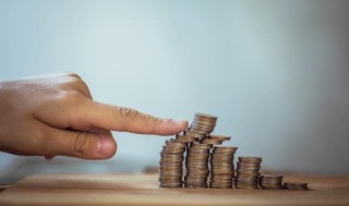 如何处理股票崩盘后的投资困境？这种处理方式有哪些挑战？