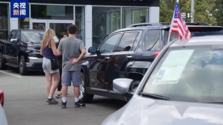 “中国商品被抢空”！美国人疯狂囤货，亿万富翁号召：从牙膏到肥皂，趁早买起来！中国电视被买断货