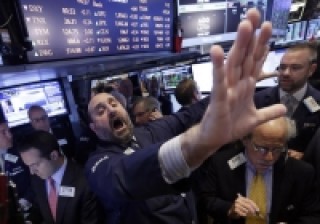 如何分析组合期权的费用？这些费用对投资回报有何影响？