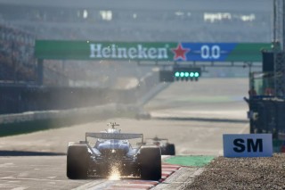 现场直击｜3天23万人次观众涌入上赛场，F1引爆上海文商旅体展消费