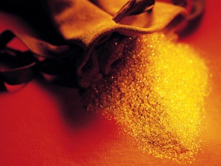 如何理解美指与黄金价格之间的涨跌关系这种关系在市场中如何体现和运用？