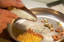 黄金对投资组合稳定性作用如何？