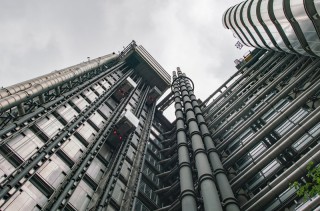 南华工业品指数的构成是怎样的？该指数对行业发展有何指示意义？