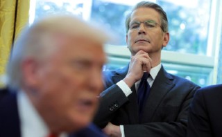 外盘头条：中东局势升级 原油大涨5% 马斯克称对自己此前言论感到后悔 英伟达黄仁勋称量子计算正抵达转折点