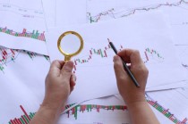 如何理解沪深期货一个点的价格含义？价格含义对交易决策有何作用？