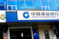 什么是金融衍生品的风险特征？如何管理金融衍生品的风险？