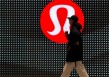 受代理权之争与关税拖累，Lululemon 发布疲软业绩指引
