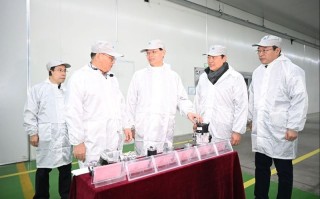 辽宁省委书记许昆林，主动与企业家加微信