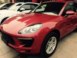 保时捷麦肯性能怎么样？与同类型车相比有何特点？