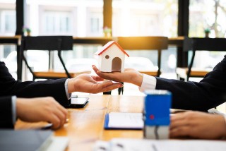 如何评估类似小区状况？评估时应考量哪些方面？