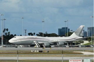 特朗普抱怨卡塔尔赠送的飞机“太大”，不适合做总统专机：该机正在按照军用标准进行改装