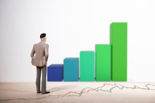 如何理解特定企业选择原因？该选择对财经格局有何影响？