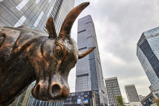 如何理解券商购买看跌期权行为？购买行为有何目的？