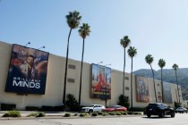 华纳在派拉蒙提高报价后重启谈判