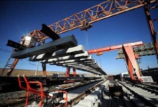 股票抛空的含义对投资策略有何指导意义？这种指导如何应对市场波动？