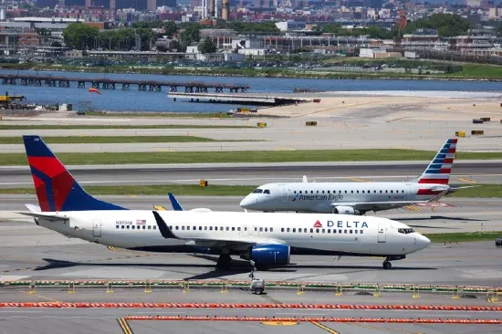 美国航空股集体下挫 杰富瑞下调三大航司评级 第1张 美国航空股集体下挫 杰富瑞下调三大航司评级 第1张