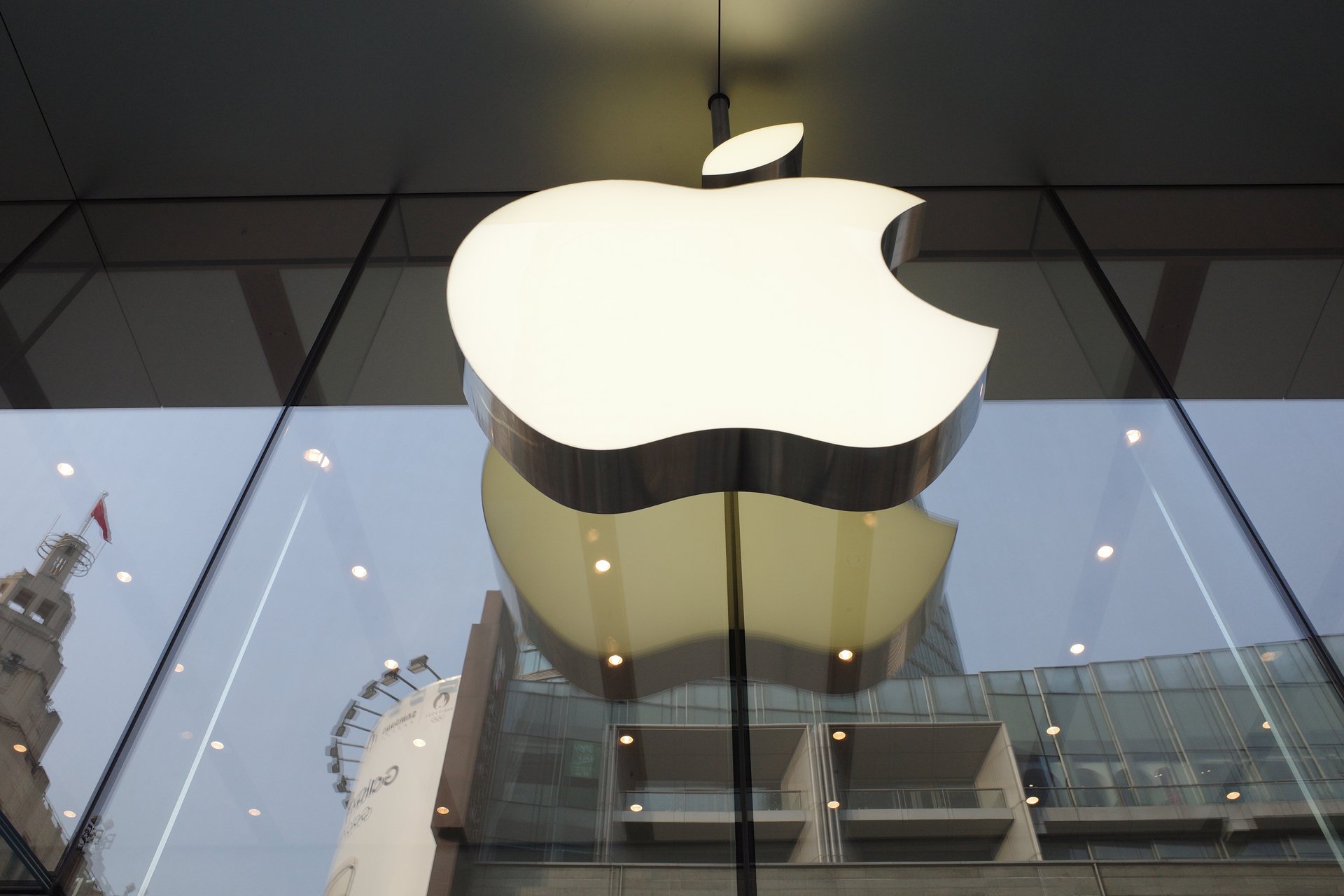 苹果计划在浏览器上提供AI搜索，谷歌市值蒸发近1500亿美元  第1张