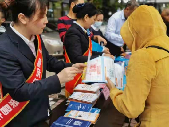 以“网”织暖，以“格”惠民，重庆银行持续优化现金支付环境  第3张