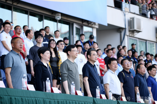 南京市长、淮安市委书记现场观看“苏超”，镇江市长“探班”球员  第1张