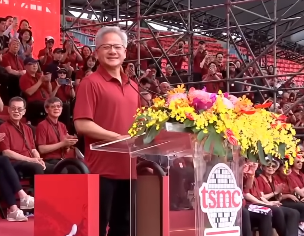 黄仁勋亲赴台积电“讨要更多芯片” 回应存储短缺、涨价等问题 第2张 黄仁勋亲赴台积电“讨要更多芯片” 回应存储短缺、涨价等问题 第2张