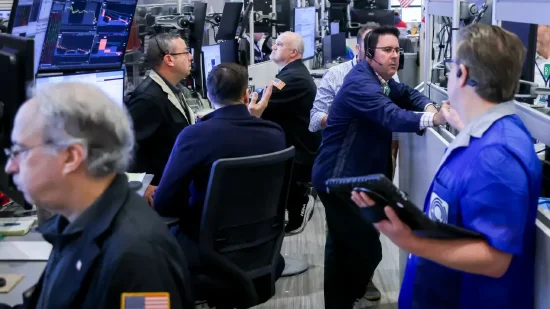 早盘:美股继续下滑 道指下跌逾500点 第1张 早盘:美股继续下滑 道指下跌逾500点 第1张